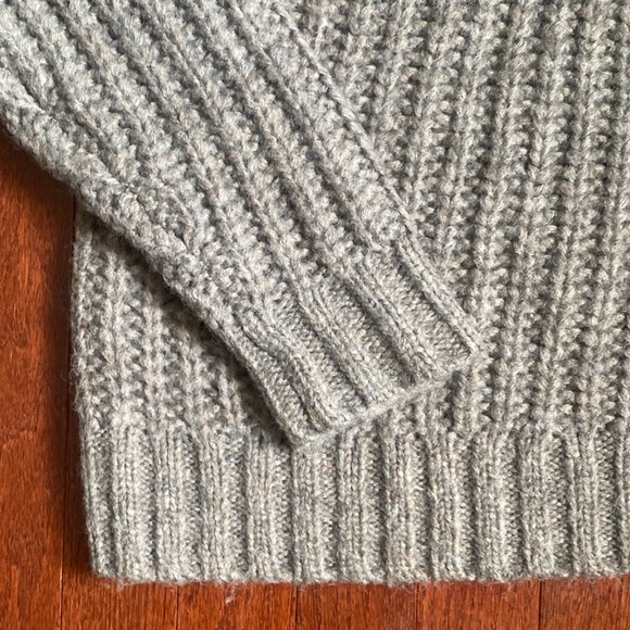 Aerie Chunky Knit Gray Cropped Sweater - Picture 9 of 12